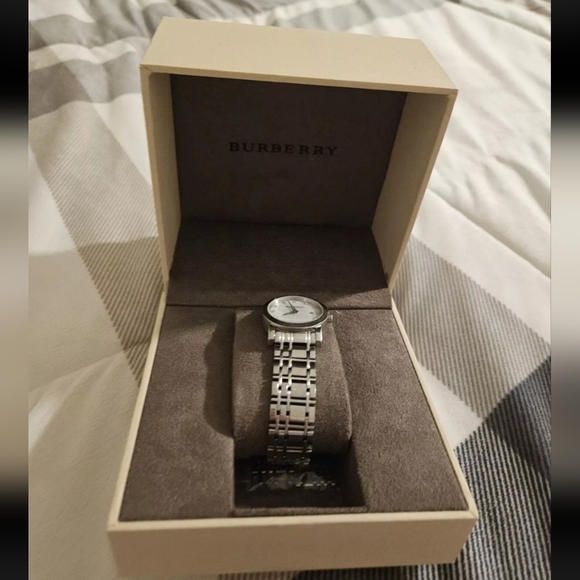 Burberry Heritage Watch Good Condition Luxury Womens Stainless Steel Designer - Picture 2 of 6